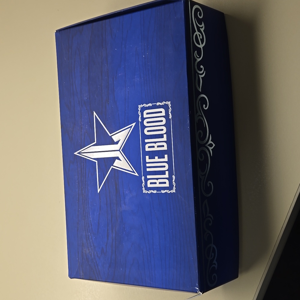 Jeffree Star Blue Blood palette